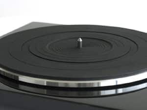 Music Hall MMF-1.3 record player, piano black - front view